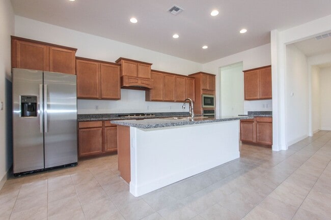 Building Photo - 3 bed 2 bath in Pronghorn Ranch