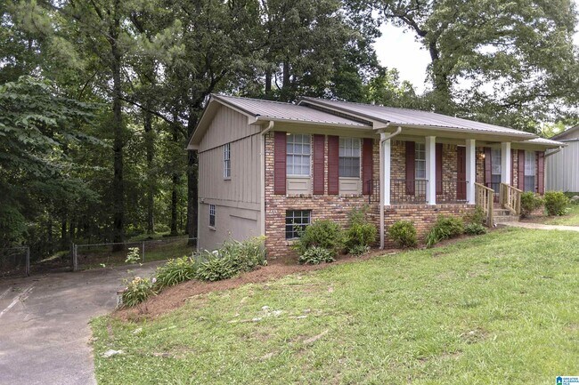 Building Photo - 2900 Valley View Cir