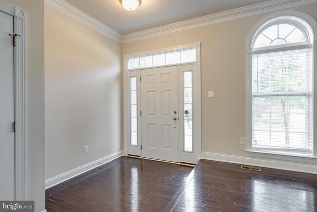 Building Photo - 7621 Elmcrest Rd