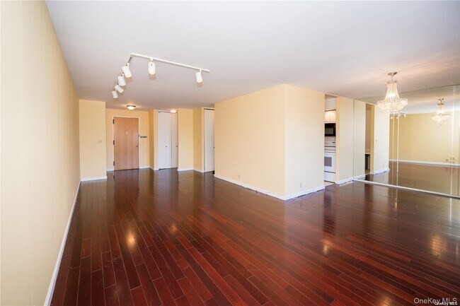 Foto del edificio - 141 Great Neck Rd
