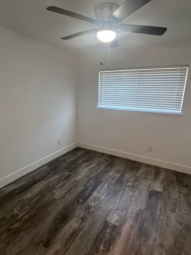 Foto del edificio - BEAUTIFUL 3 BEDROOM HOME IN ELVERTA!!