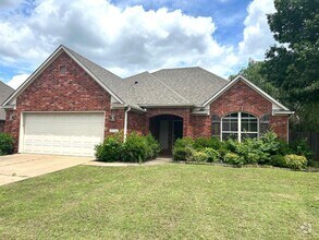 Building Photo - 2532 N Trafalger Dr