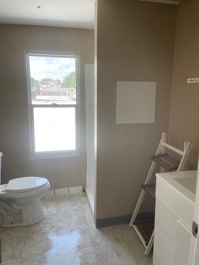 Building Photo - 1135 Lancaster Ave