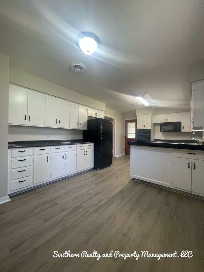 Foto del edificio - Churchill Estates Corner Lot