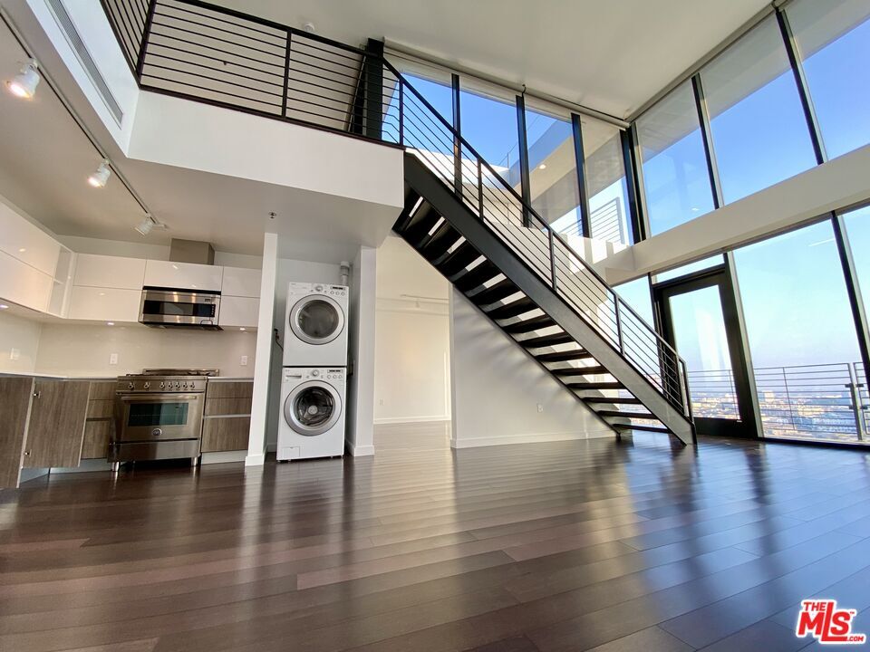Foto principal - 1115 Sunset Blvd