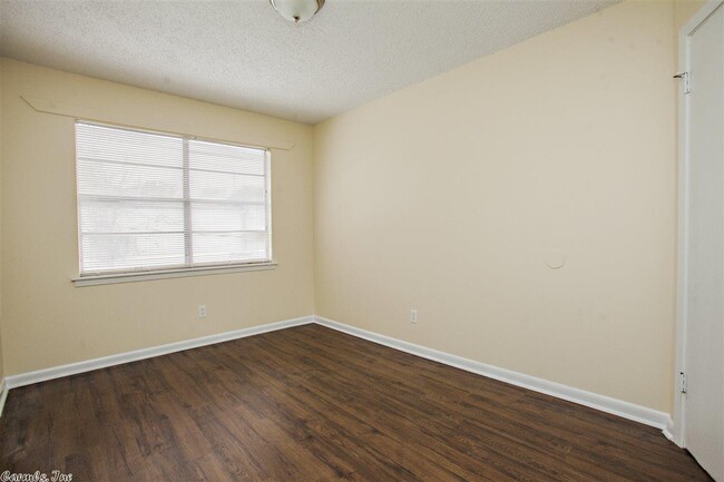 Foto del edificio - 5919 W 19th St
