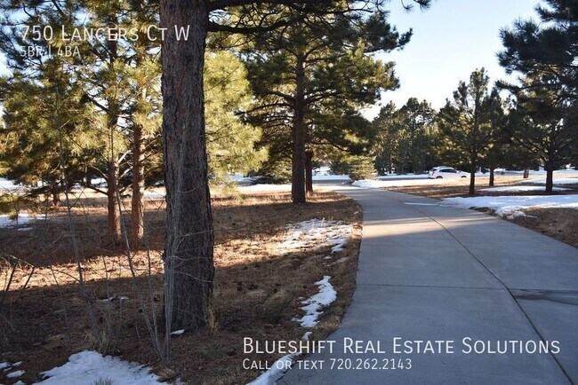 Building Photo - 5 bedroom, 3 1/2 bath ranch style home in ...