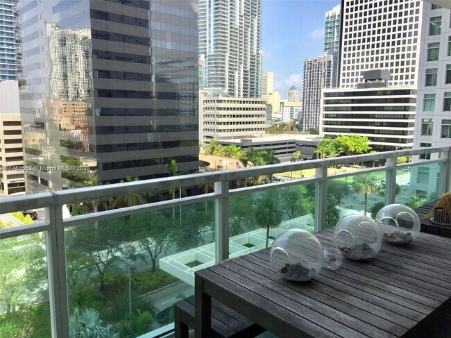 Foto del edificio - 950 Brickell Bay Dr