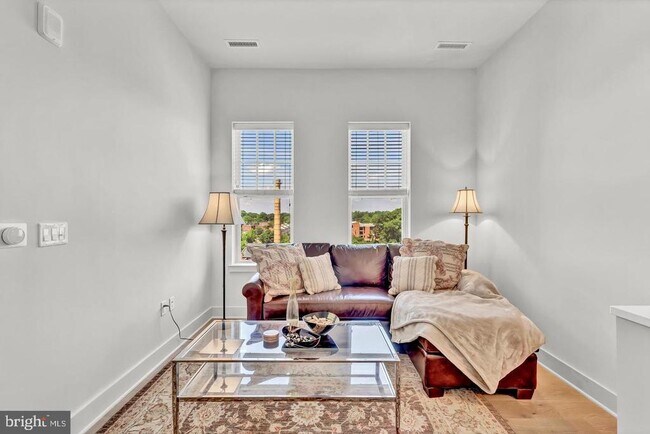 Foto del edificio - 6803 Cameron Dr NW