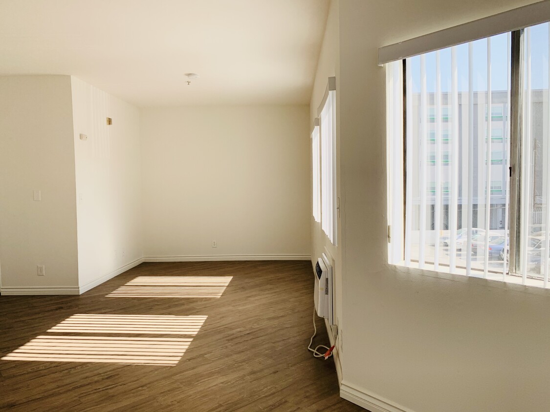 Foto principal - 600 S Alvarado St
