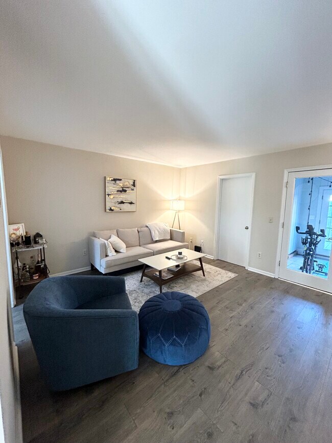 Sala de estar - 675 Buckhall Ct