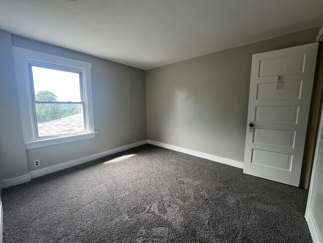Building Photo - 520 Farnsworth Ave