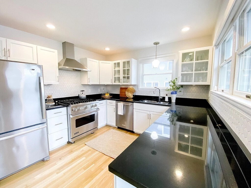 Primary Photo - 455 E 8th St