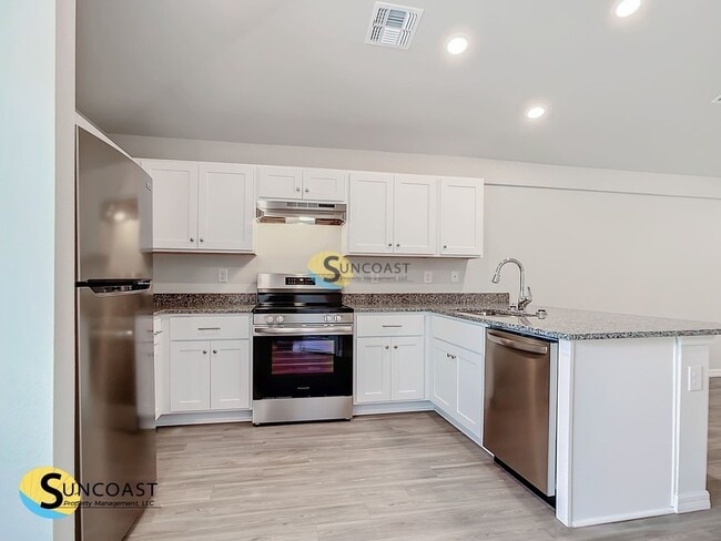 Building Photo - 2112 Dorion St