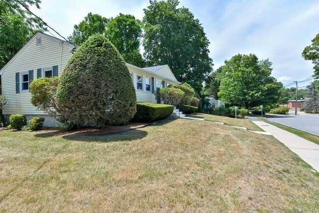 Building Photo - 4 Edgemont Ave