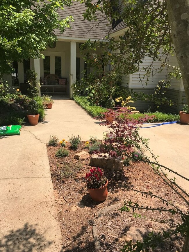 Building Photo - 380 Butternut Dr