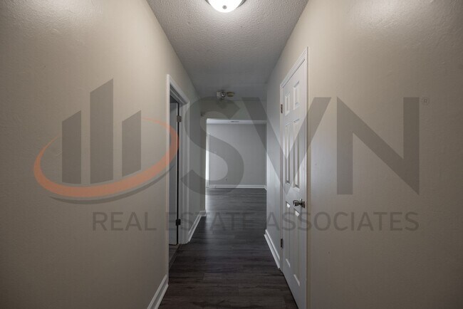 Foto del edificio - 3BR, 1.5BA Durham Gem with Fenced Front & Back Yard!