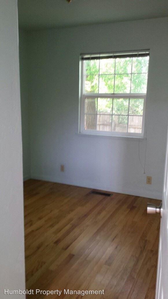 Building Photo - 1485 Chester Ave