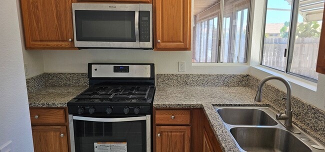 Building Photo - 4744 Westridge Dr
