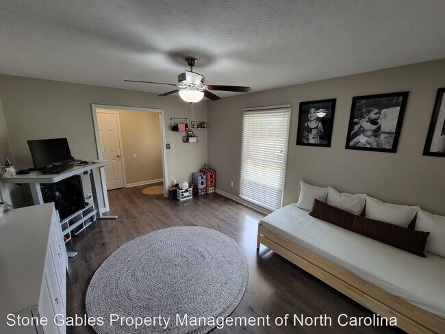 Building Photo - 3 br, 2 bath House - 215 Harverhill Dr