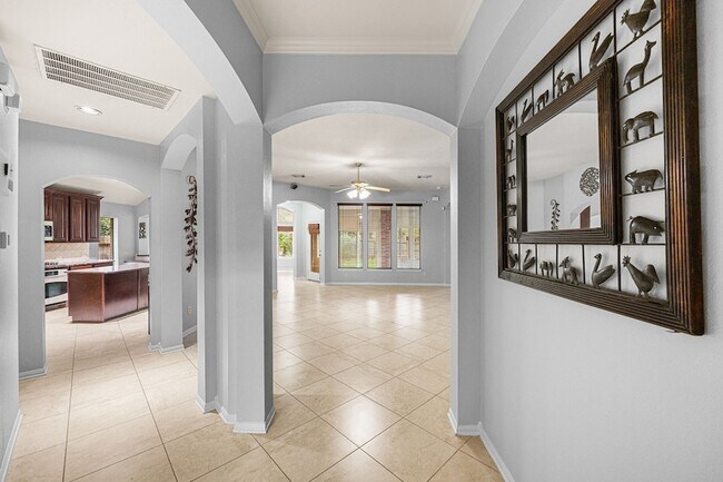 Building Photo - 802 Floriencia St