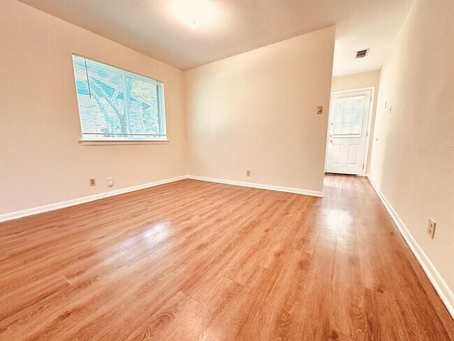 Foto del edificio - 3800 Knollwood Dr