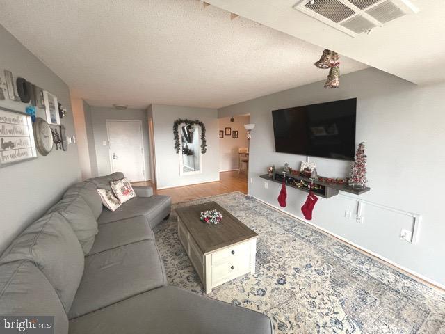 Building Photo - 4500 S Four Mile Run Dr