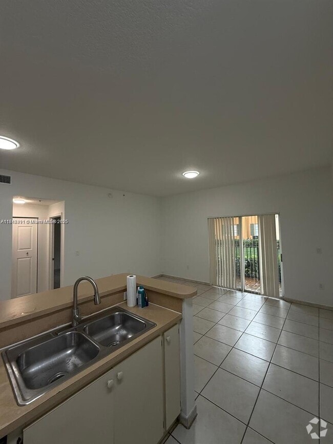 Building Photo - 7280 NW 114th Ave