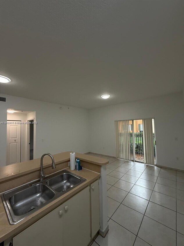 Primary Photo - 7280 NW 114th Ave