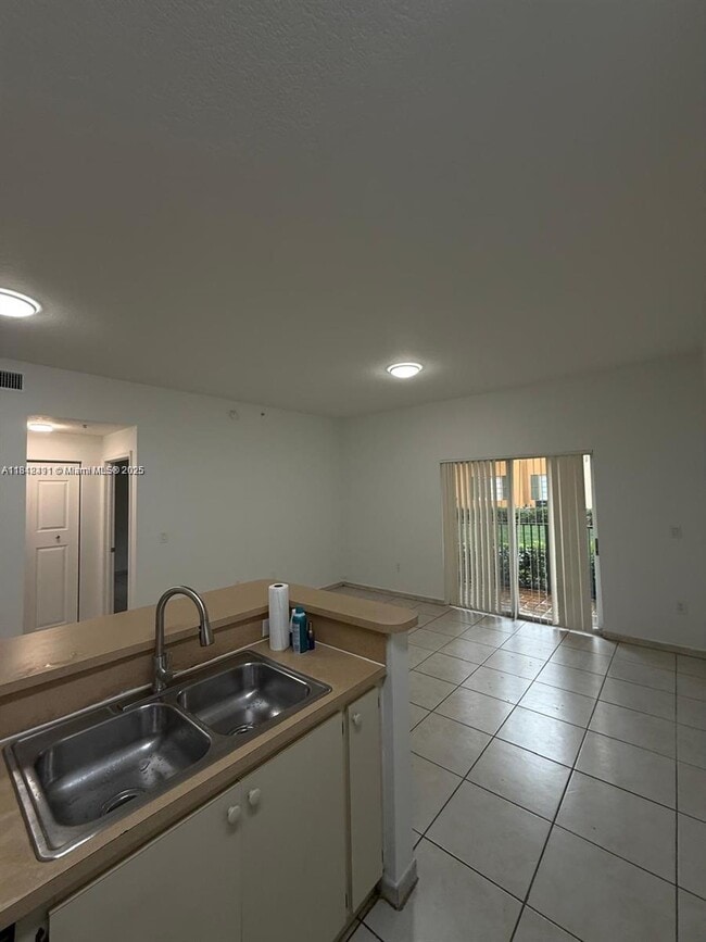Building Photo - 7280 NW 114th Ave