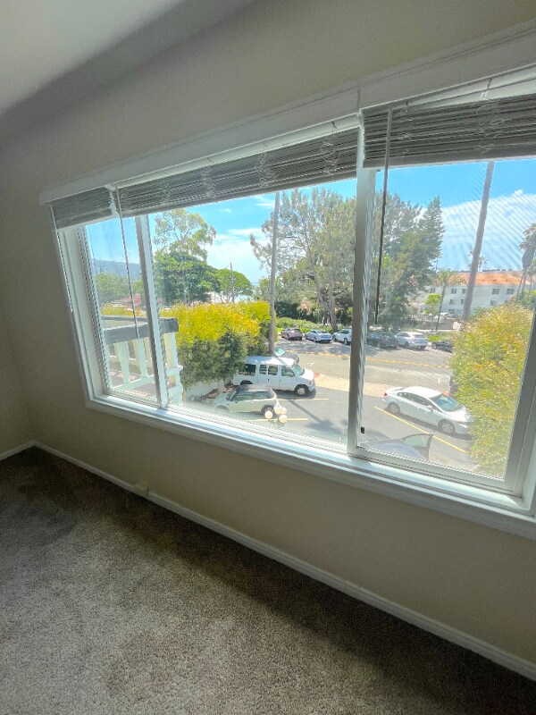 Foto del edificio - 270 Cliff Dr