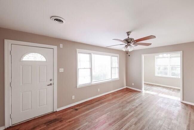 Foto del edificio - 2568 Forestdale Blvd