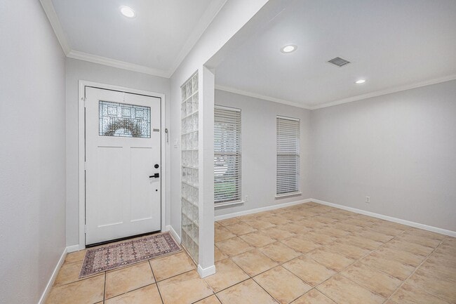 Foto del edificio - 5511 Loch Lomond Dr