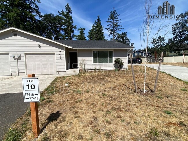 Building Photo - Modern & Updated 2-Bedroom, 1-Bath Duplex ...