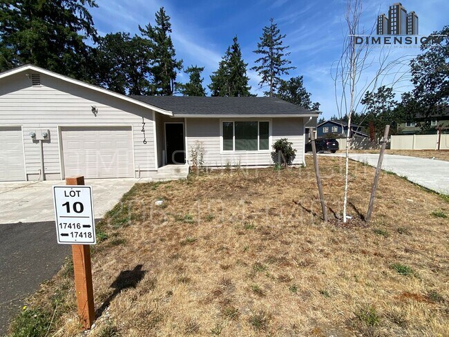 Foto del edificio - Modern & Updated 2-Bedroom, 1-Bath Duplex ...