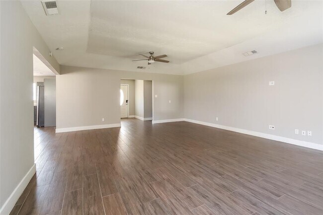 Foto del edificio - 2662 S Woodloch St