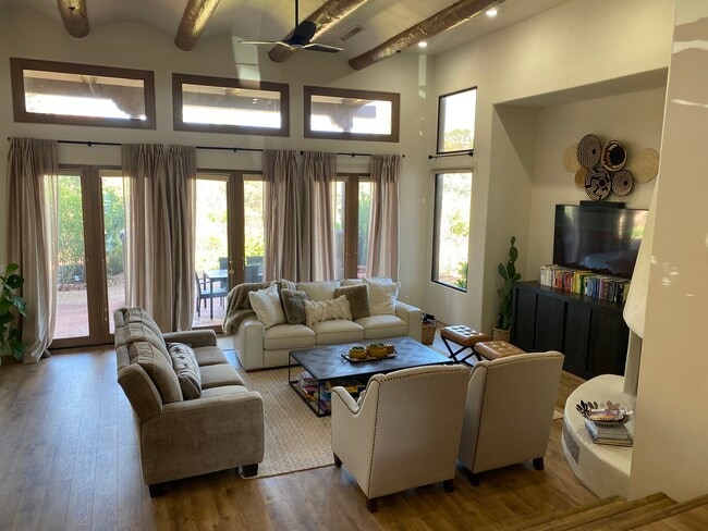 Building Photo - 115 Cll Irena