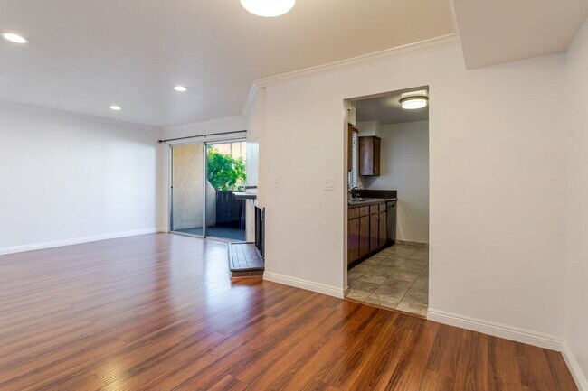 Foto del edificio - 14990 Victory Blvd