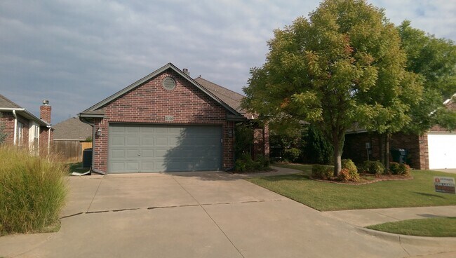 Foto del edificio - Storm Shelter!! Moore Schools 3 bed + offi...