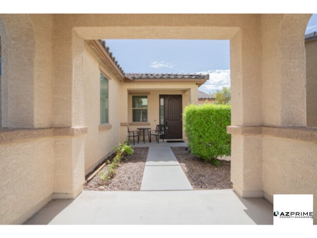 Building Photo - Exquisite 2/2 + Den Peoria House !