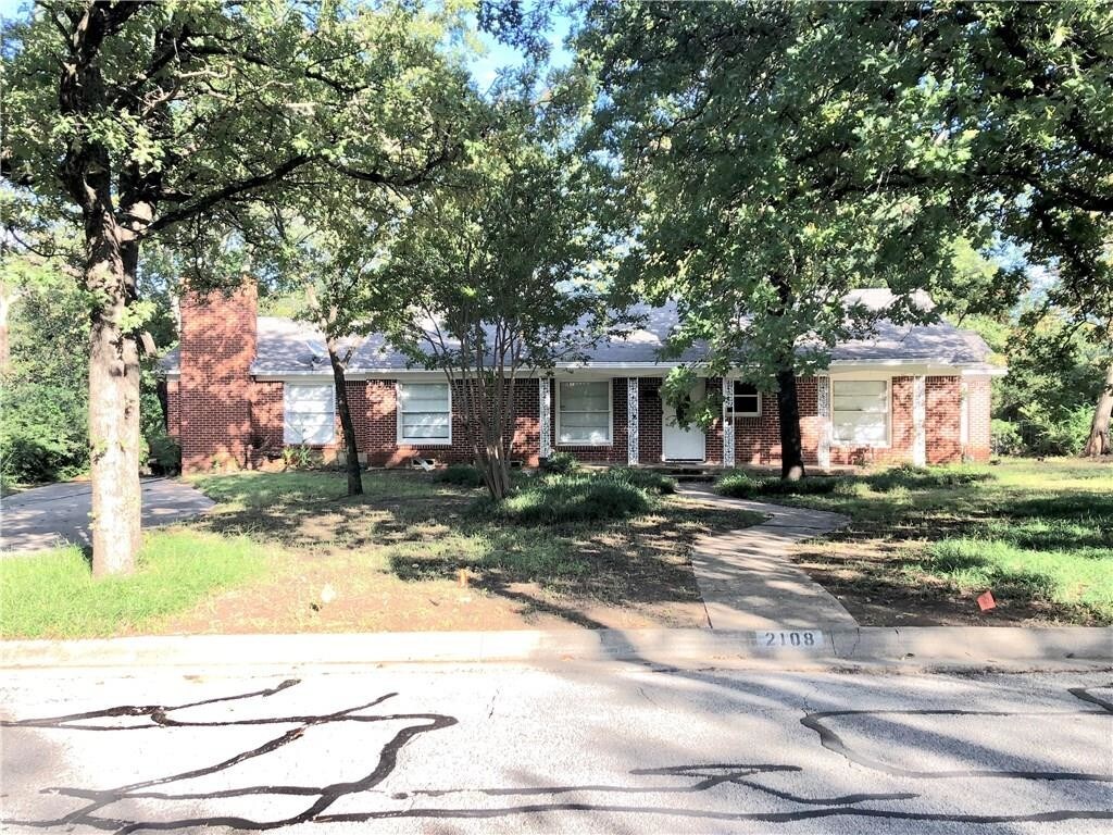 Primary Photo - 2108 Crestwood Pl