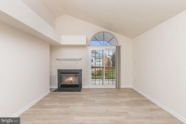 Building Photo - 6905 Victoria Dr