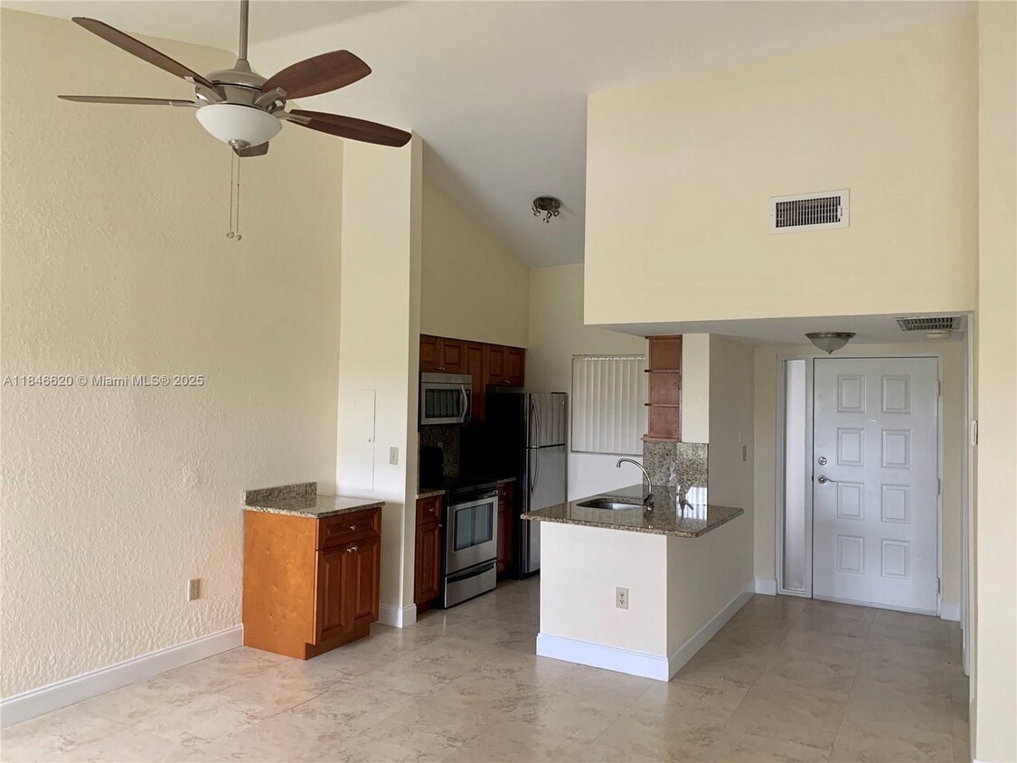 Primary Photo - 2841 N Oakland Forest Dr