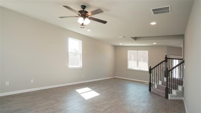 Building Photo - 712 Prairie Creek Dr