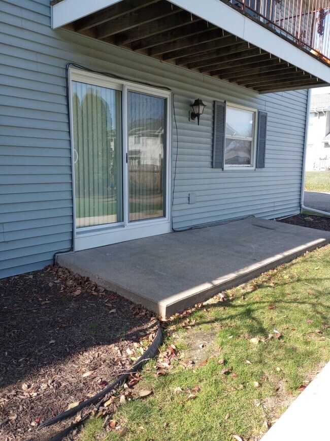 Building Photo - 714 Kingston Way