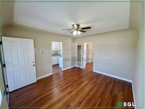 Building Photo - 648 W 91st St