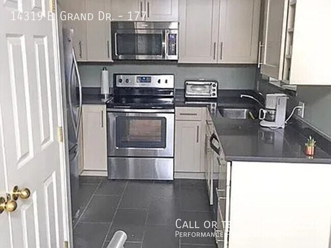 Foto del edificio - 14319 E Grand Dr