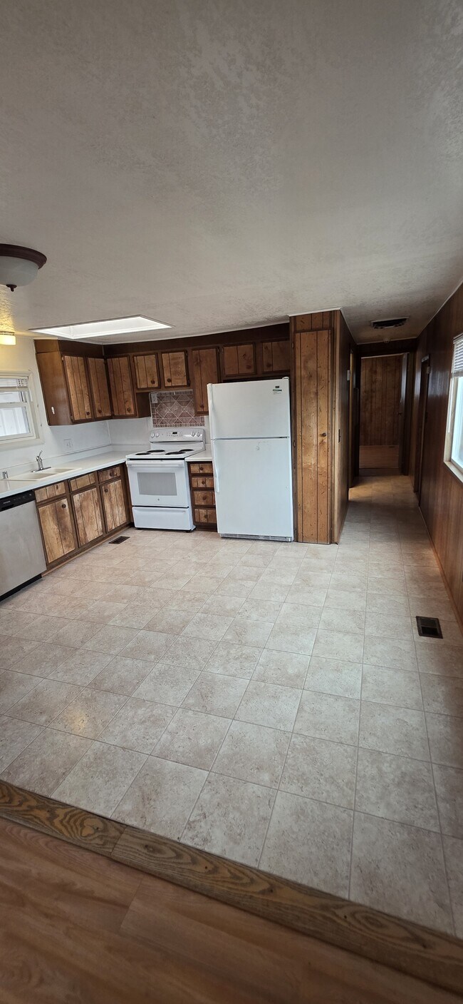 Building Photo - 2954 Parkway Dr