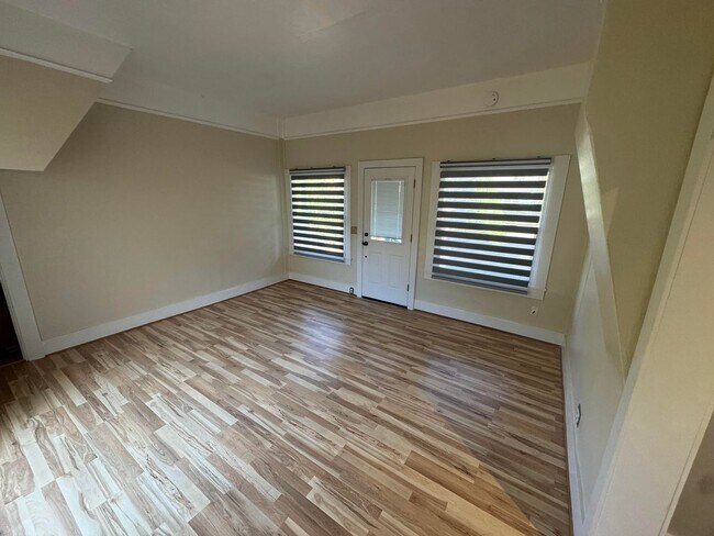 Foto del edificio - 1 Bedroom Near Campus
