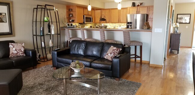 Foto del edificio - 4385 E Court St